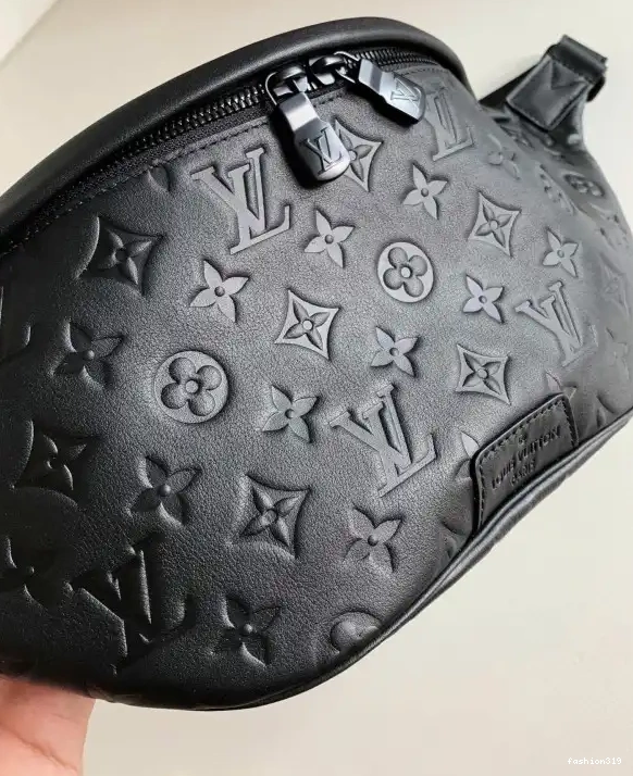 DISCOVERY BUMBAG LOUIS VUITTON 0402